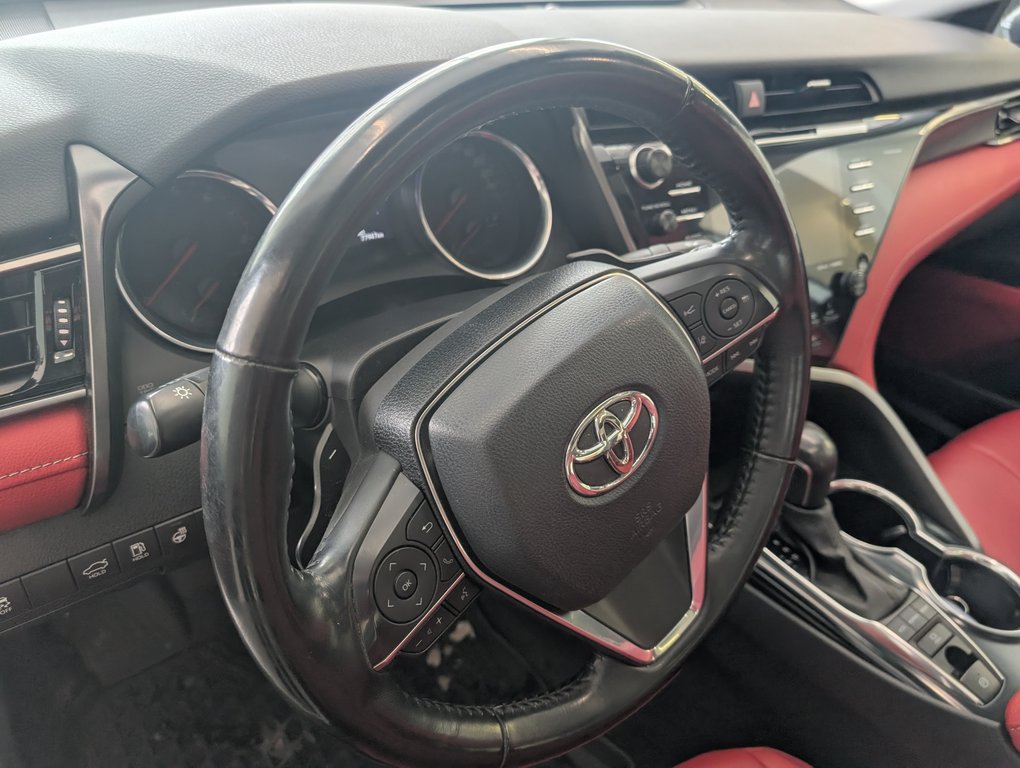 Toyota Camry XSE AWD, CUIR ROUGE, 2020 à Magog, Québec - 11 - w1024h768px