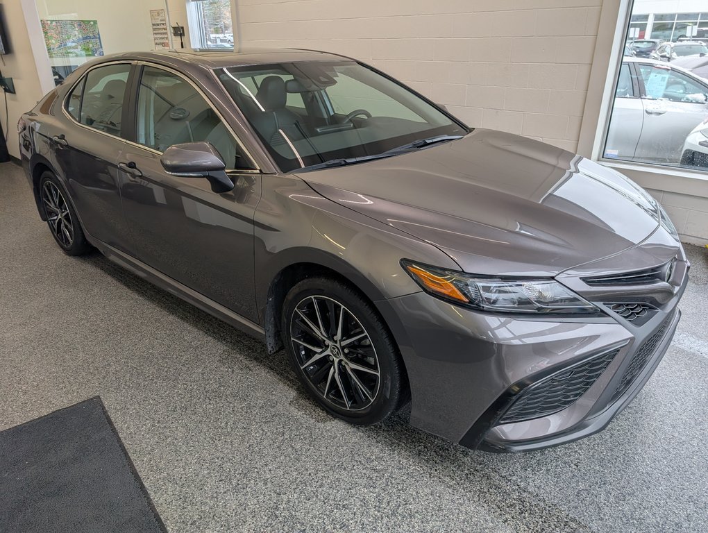 2022 Toyota Camry SE AWD GR. AMELIORER, GARANTIE JUSQU EN 2026, in Magog, Quebec - 1 - w1024h768px