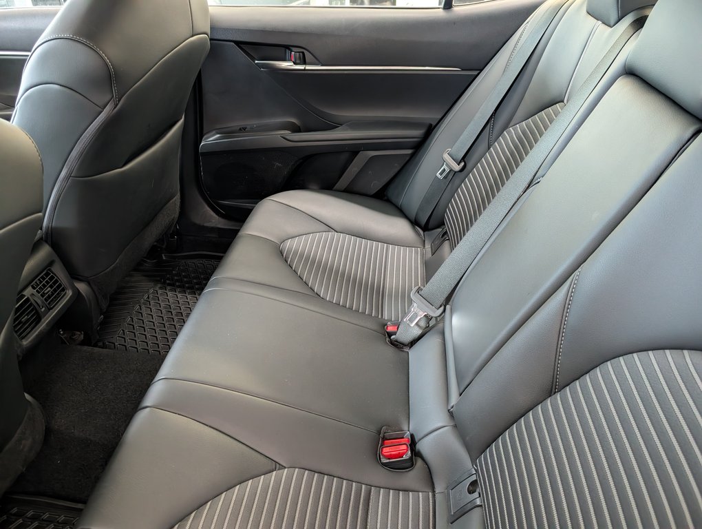 Toyota Camry SE AWD, 2023 à Magog, Québec - 10 - w1024h768px