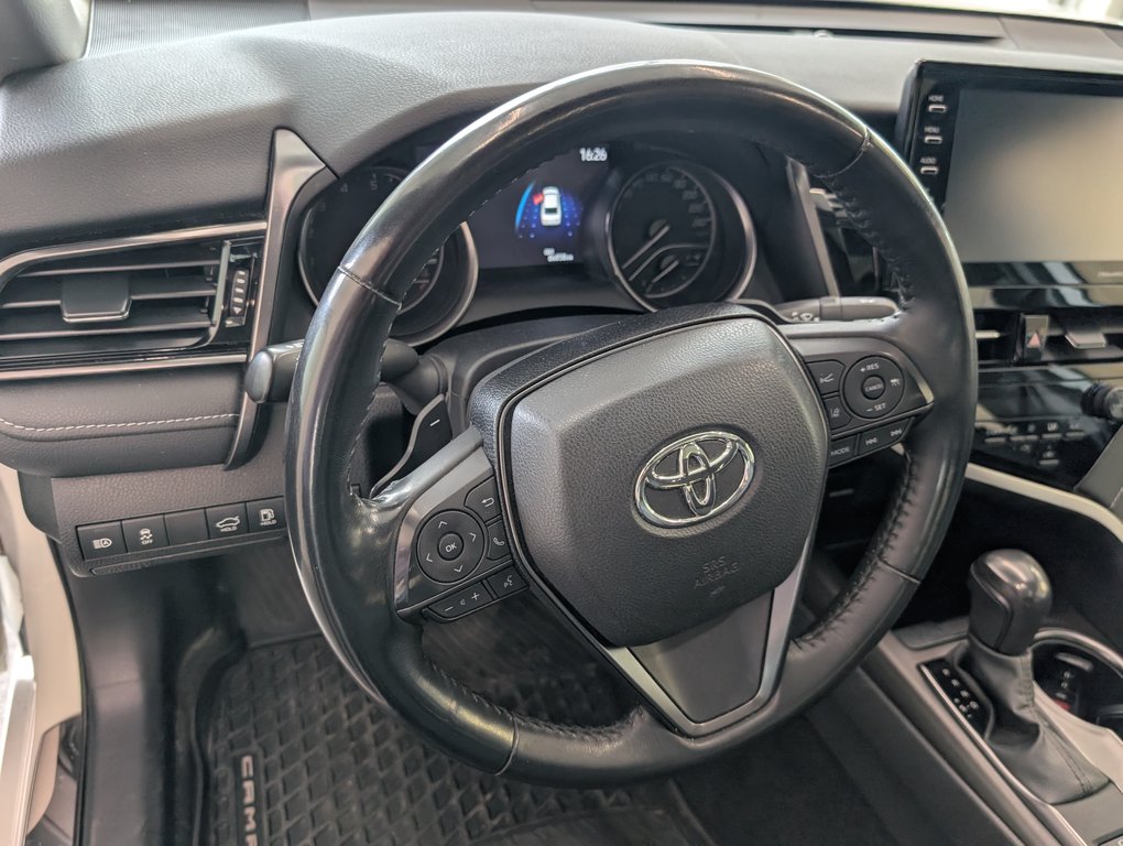 Toyota Camry SE AWD, 2023 à Magog, Québec - 12 - w1024h768px