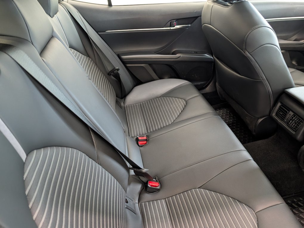 Toyota Camry SE AWD, 2023 à Magog, Québec - 7 - w1024h768px