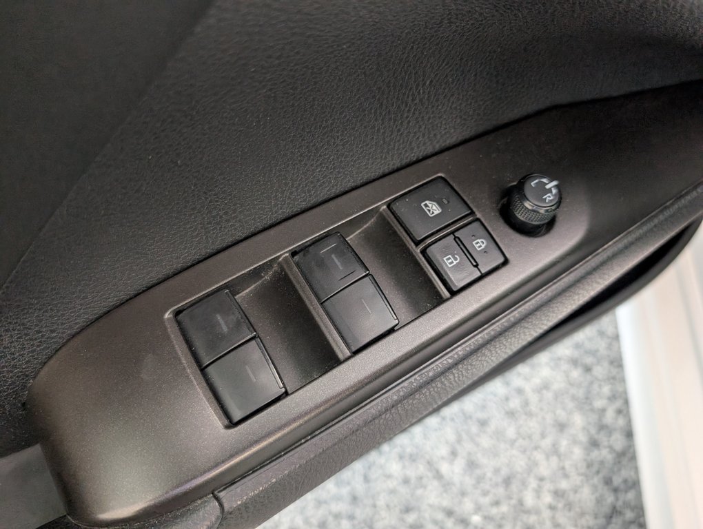 Toyota Camry SE AWD, 2023 à Magog, Québec - 14 - w1024h768px