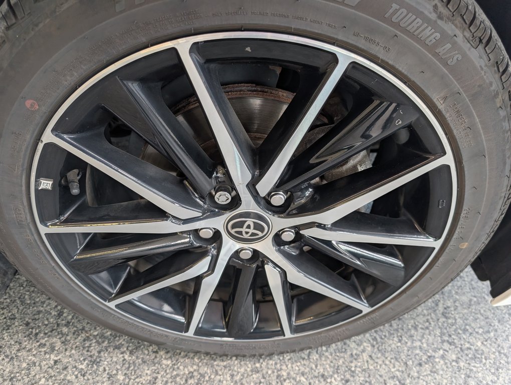 Toyota Camry SE AWD, 2023 à Magog, Québec - 25 - w1024h768px