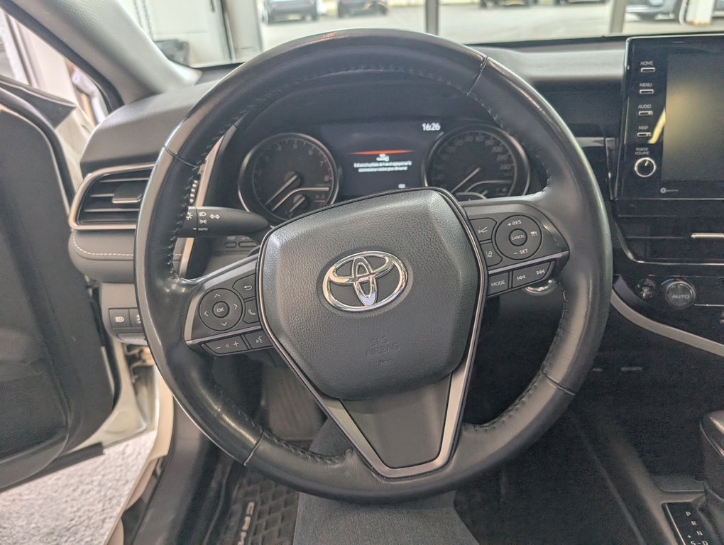 Toyota Camry SE AWD, 2023 à Magog, Québec - 15 - w1024h768px