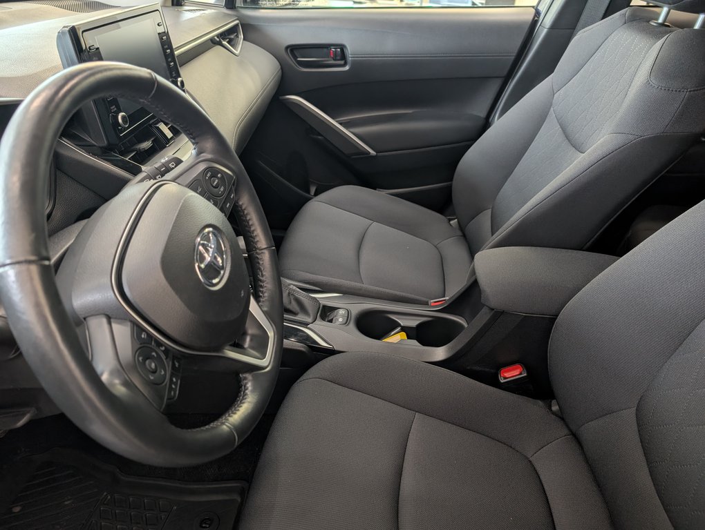 2022 Toyota Corolla Cross LE AWD in Magog, Quebec - 12 - w1024h768px