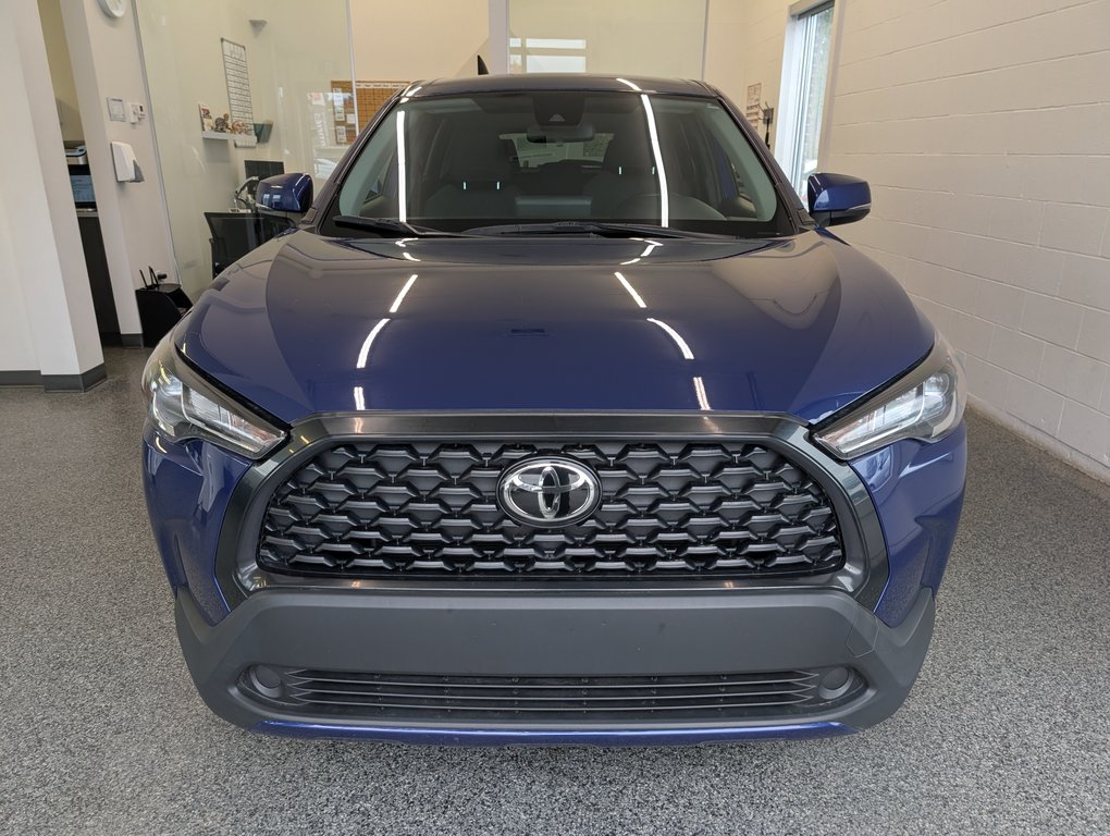 2022 Toyota Corolla Cross LE AWD in Magog, Quebec - 6 - w1024h768px