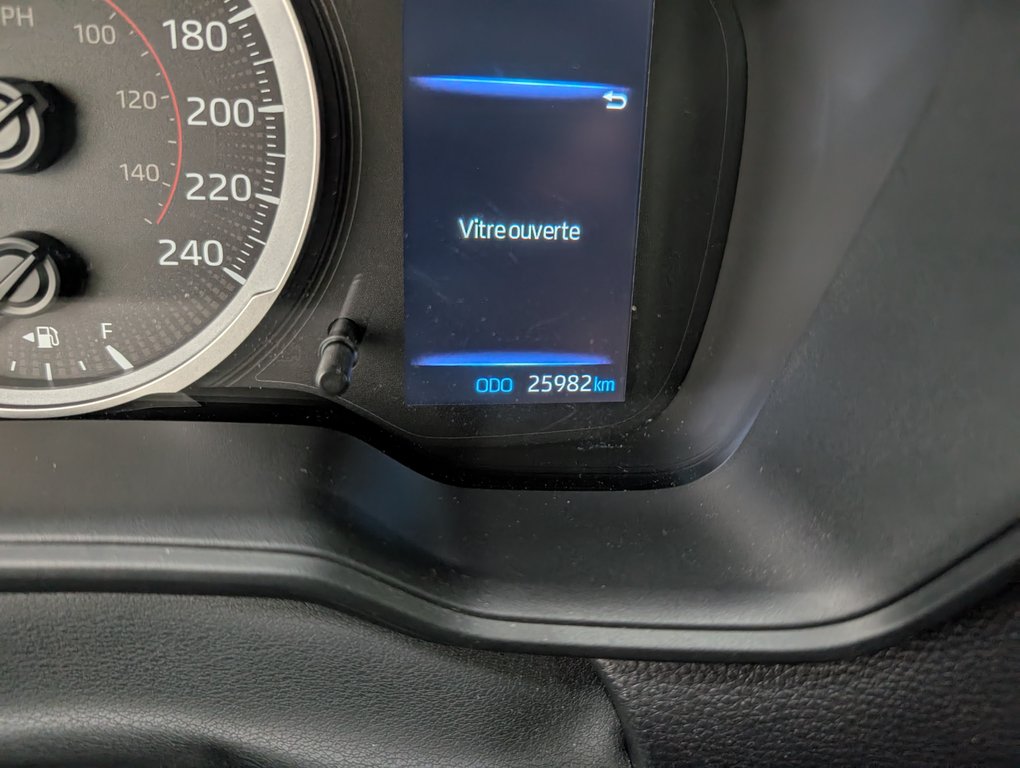 2022 Toyota Corolla Cross LE AWD in Magog, Quebec - 22 - w1024h768px