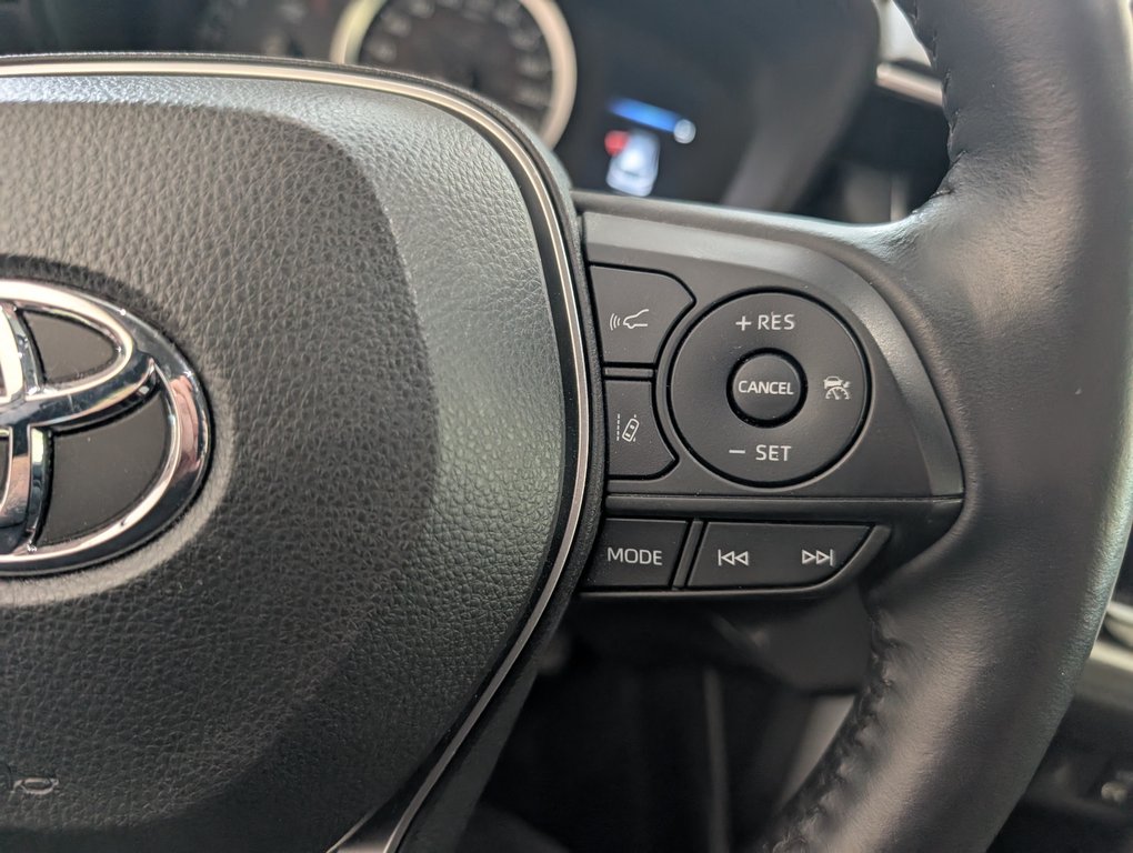 2022 Toyota Corolla Cross LE AWD in Magog, Quebec - 20 - w1024h768px