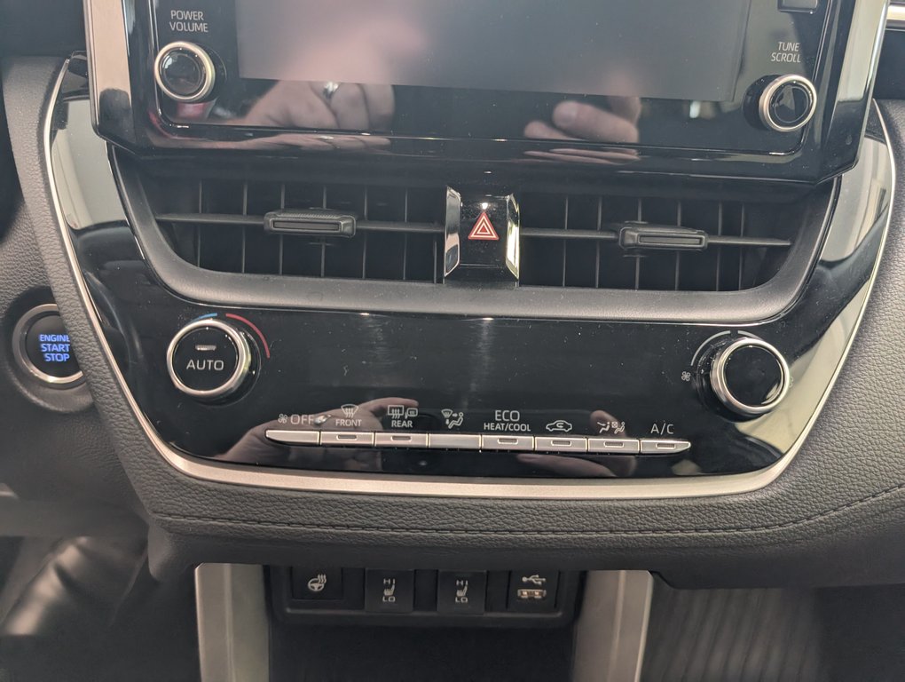 2022 Toyota Corolla Cross LE AWD in Magog, Quebec - 18 - w1024h768px