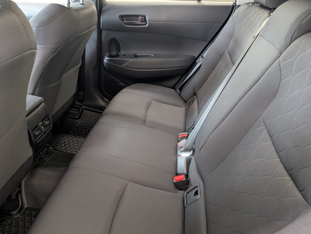 2022 Toyota Corolla Cross LE AWD in Magog, Quebec - 11 - w1024h768px