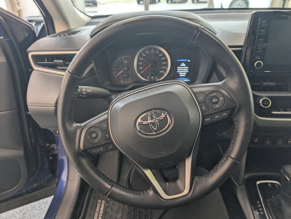 2022 Toyota Corolla Cross LE AWD in Magog, Quebec - 15 - w1024h768px