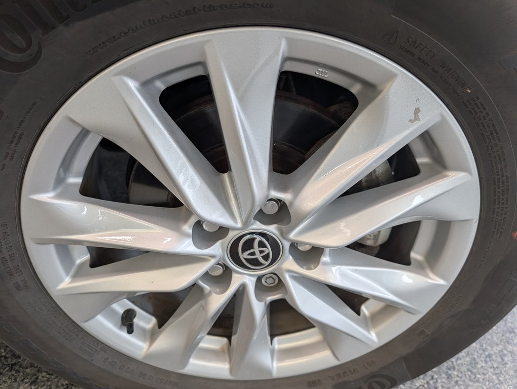 2022 Toyota Corolla Cross LE AWD in Magog, Quebec - 24 - w1024h768px