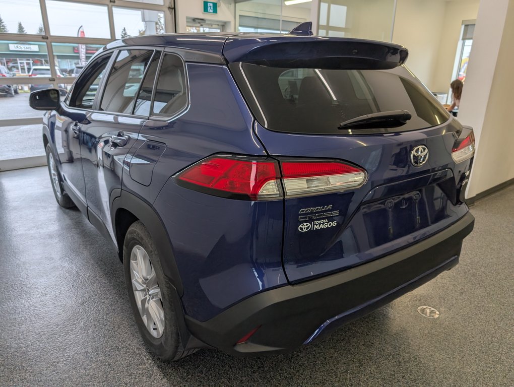 2022 Toyota Corolla Cross LE AWD in Magog, Quebec - 5 - w1024h768px