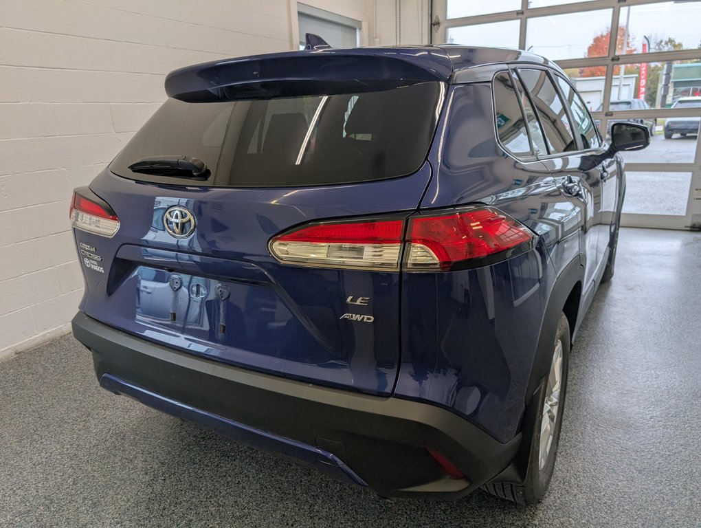 2022 Toyota Corolla Cross LE AWD in Magog, Quebec - 3 - w1024h768px