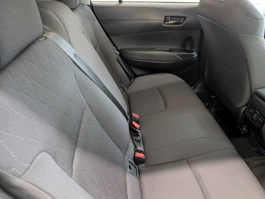 2022 Toyota Corolla Cross LE AWD in Magog, Quebec - 8 - w1024h768px