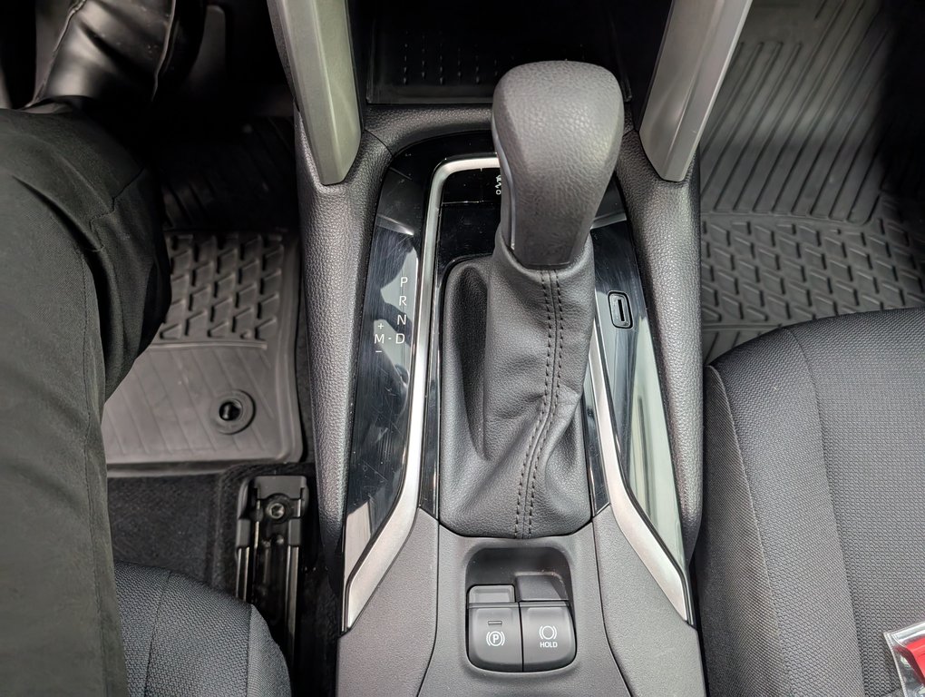 2022 Toyota Corolla Cross LE AWD in Magog, Quebec - 16 - w1024h768px