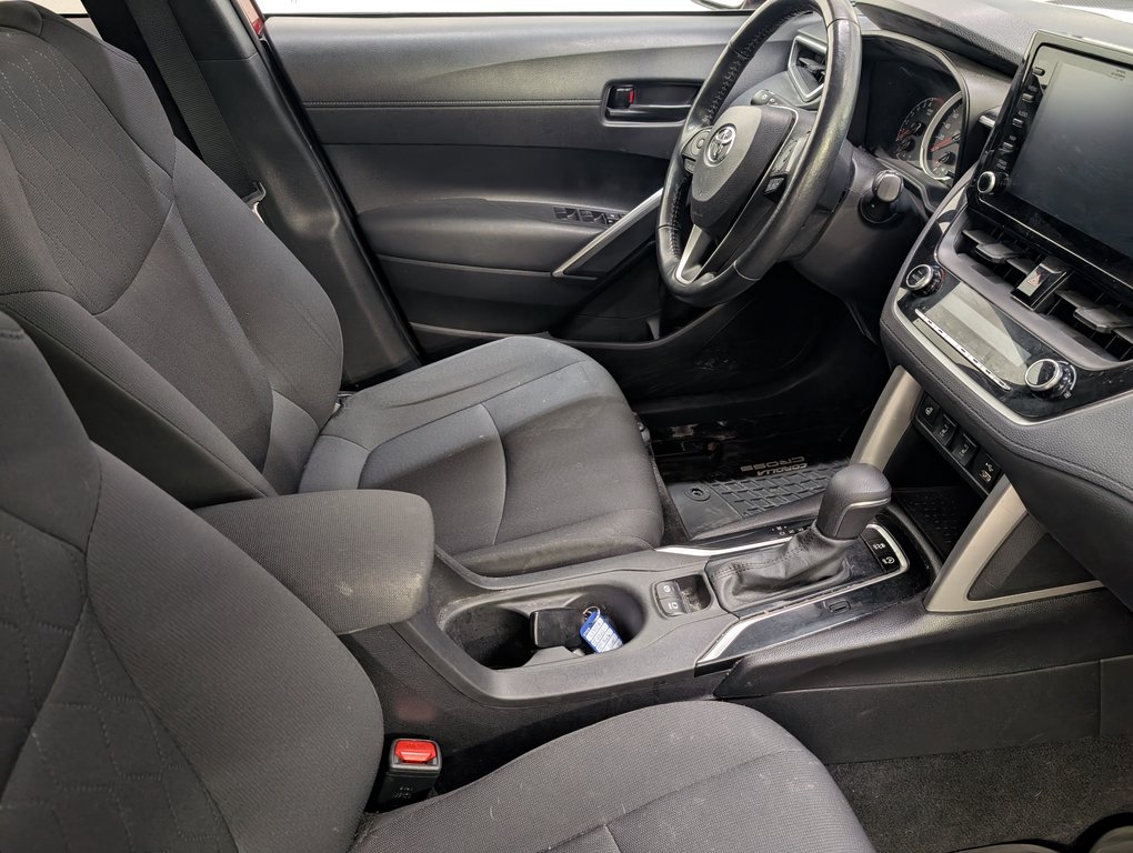 2022 Toyota Corolla Cross LE AWD in Magog, Quebec - 9 - w1024h768px