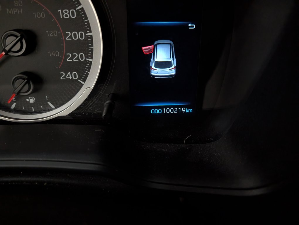 2022 Toyota Corolla Cross LE AWD in Magog, Quebec - 22 - w1024h768px