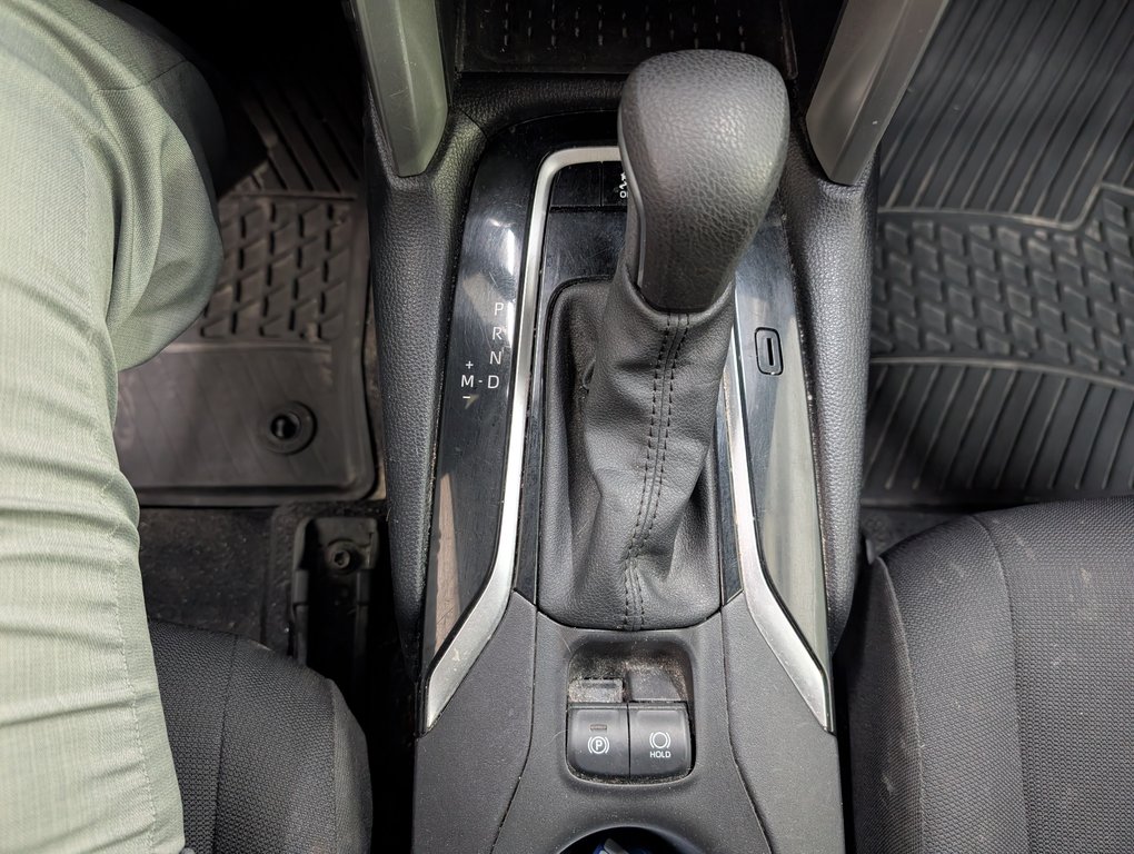 2022 Toyota Corolla Cross LE AWD in Magog, Quebec - 16 - w1024h768px