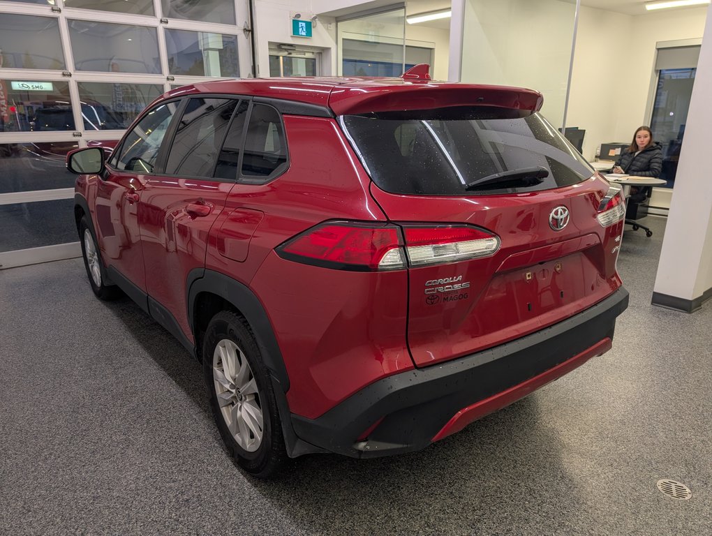 2022 Toyota Corolla Cross LE AWD in Magog, Quebec - 3 - w1024h768px