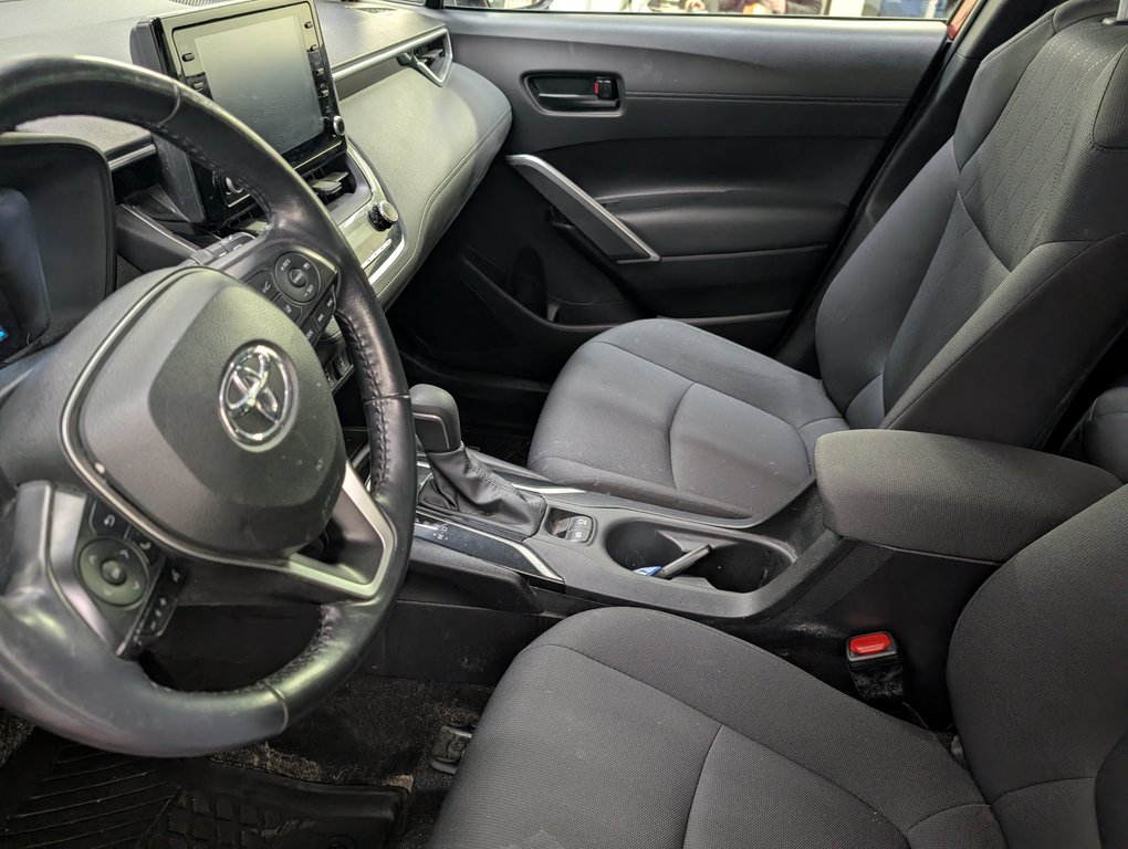 2022 Toyota Corolla Cross LE AWD in Magog, Quebec - 12 - w1024h768px
