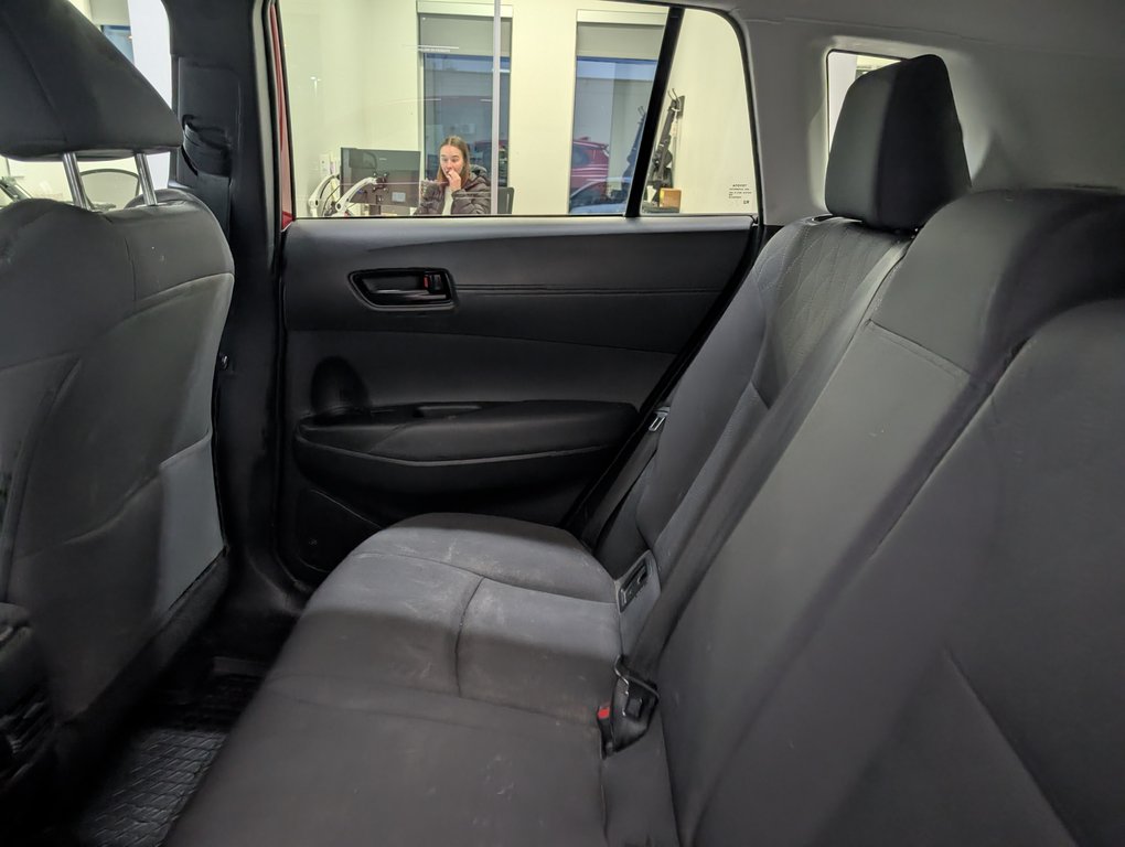 2022 Toyota Corolla Cross LE AWD in Magog, Quebec - 11 - w1024h768px