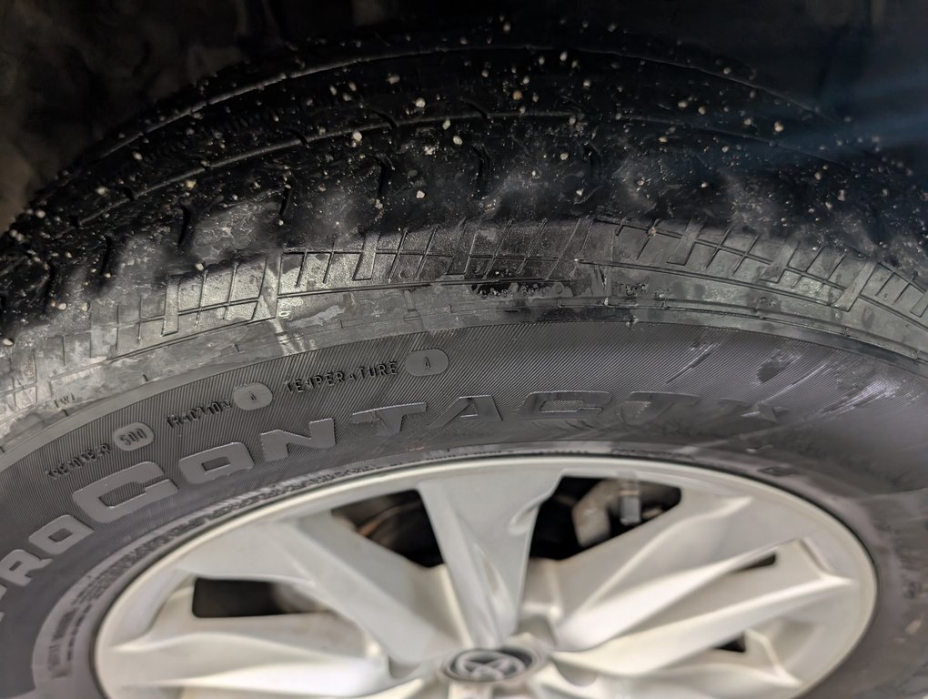 2022 Toyota Corolla Cross LE AWD in Magog, Quebec - 23 - w1024h768px