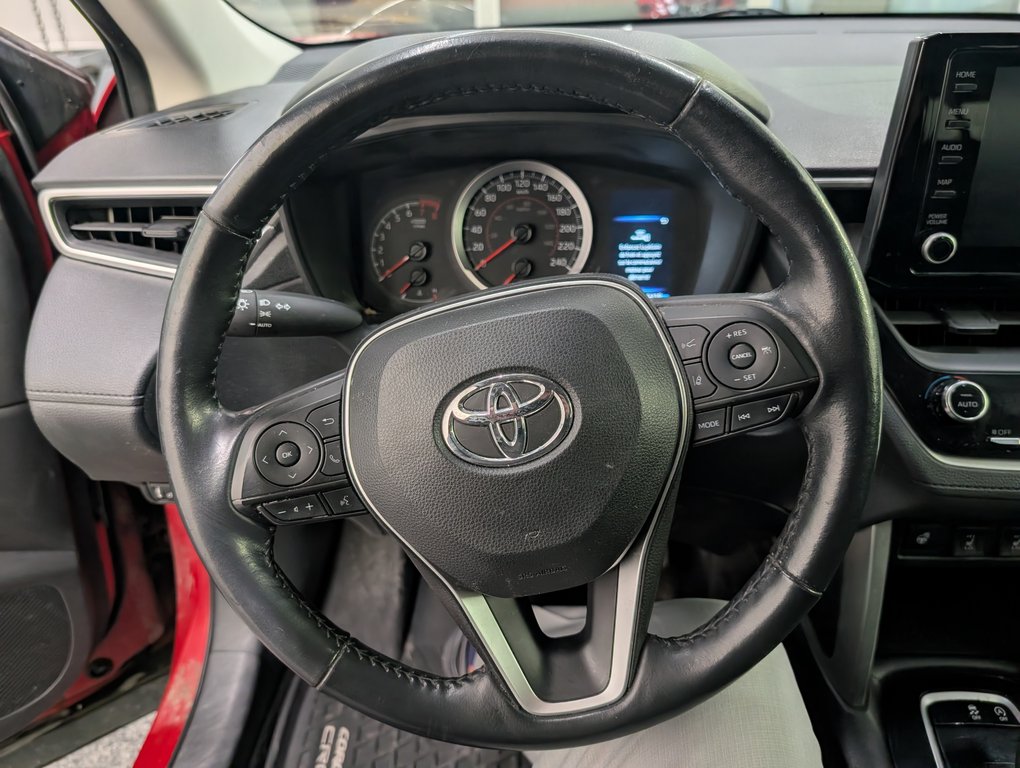 2022 Toyota Corolla Cross LE AWD in Magog, Quebec - 15 - w1024h768px