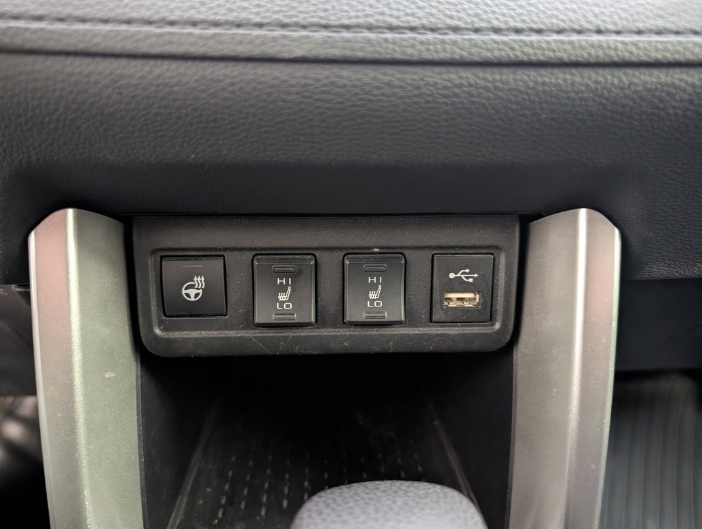 2022 Toyota Corolla Cross LE AWD in Magog, Quebec - 17 - w1024h768px