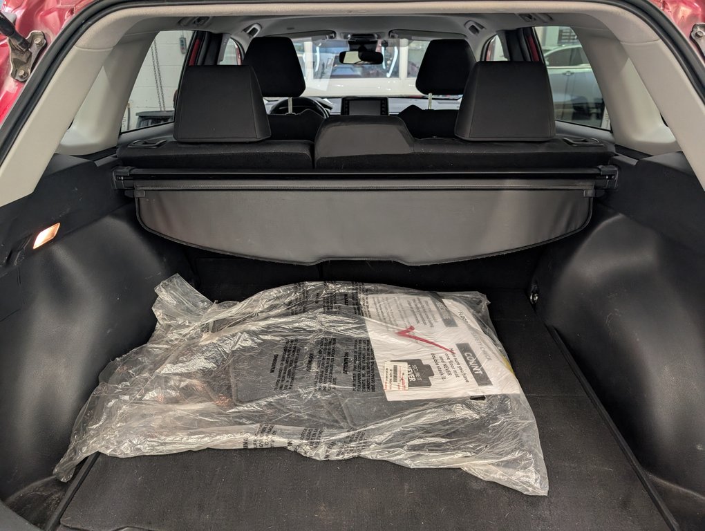 2022 Toyota Corolla Cross LE AWD in Magog, Quebec - 7 - w1024h768px