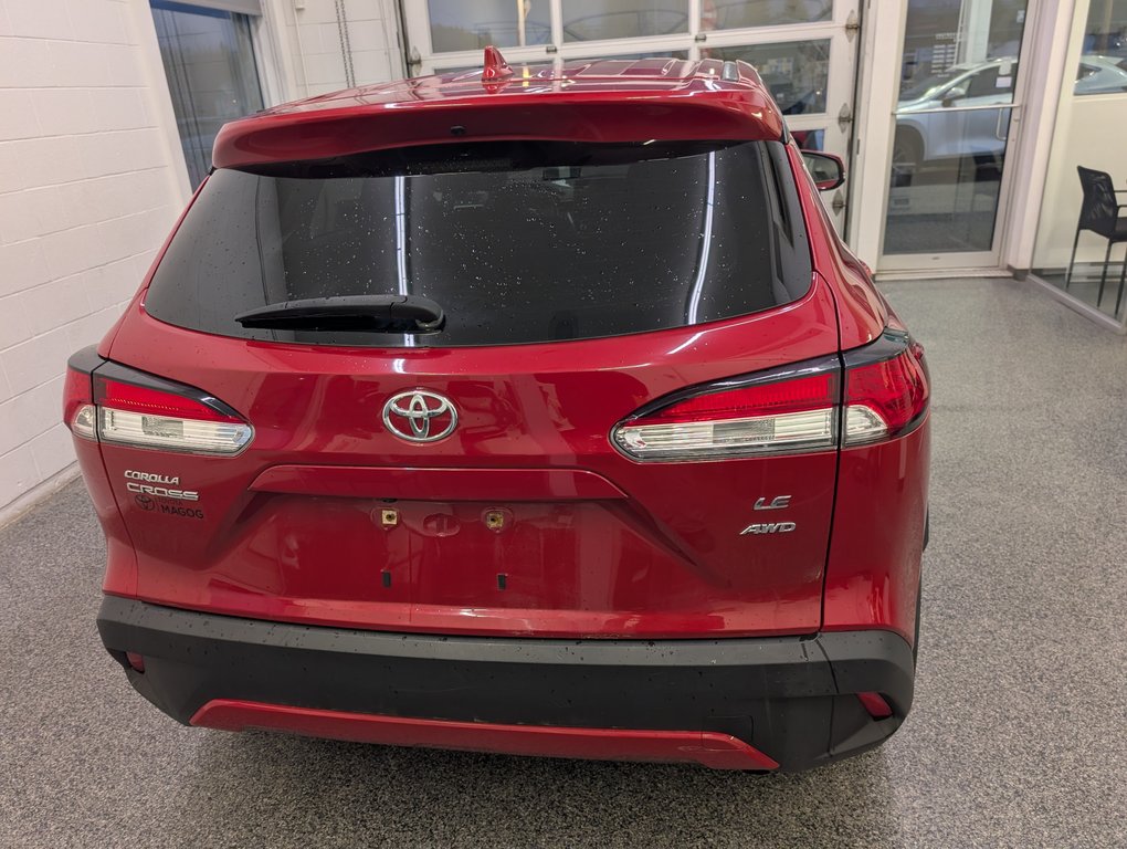 2022 Toyota Corolla Cross LE AWD in Magog, Quebec - 4 - w1024h768px
