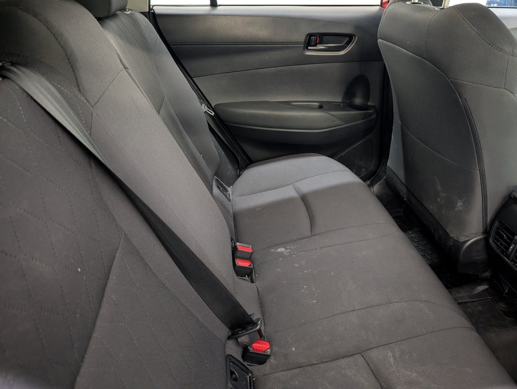 2022 Toyota Corolla Cross LE AWD in Magog, Quebec - 8 - w1024h768px