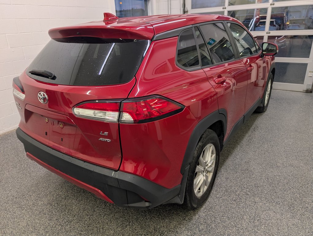 2022 Toyota Corolla Cross LE AWD in Magog, Quebec - 5 - w1024h768px