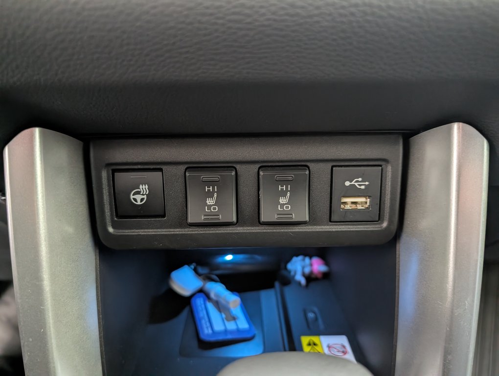 Toyota Corolla Cross XLE AWD, 2022 à Magog, Québec - 16 - w1024h768px