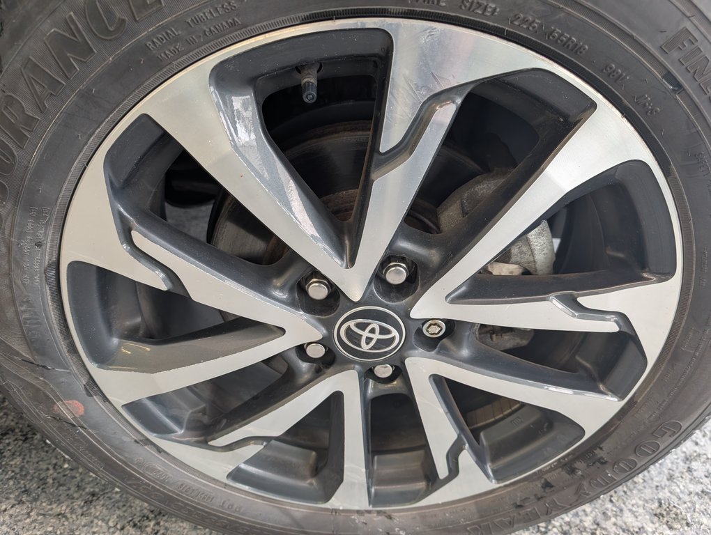 Toyota Corolla Cross XLE AWD, 2022 à Magog, Québec - 25 - w1024h768px