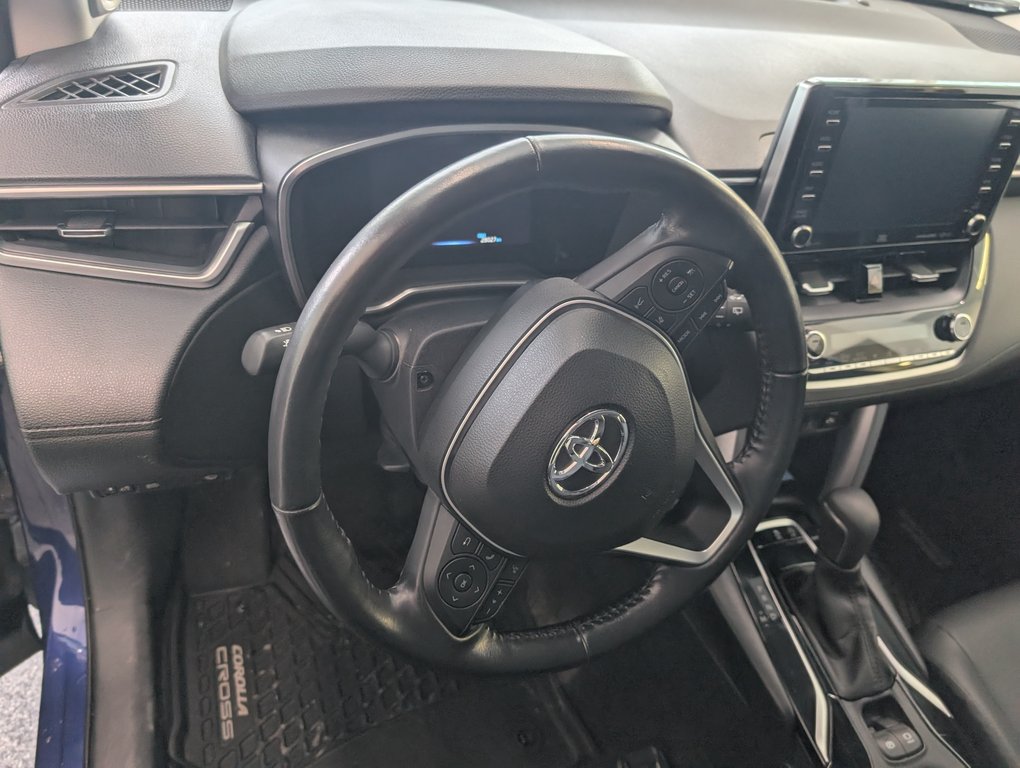 Toyota Corolla Cross XLE AWD, 2022 à Magog, Québec - 12 - w1024h768px
