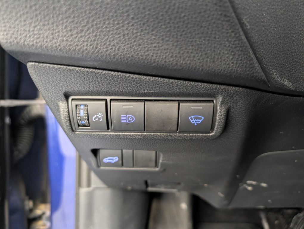 Toyota Corolla Cross XLE AWD, 2022 à Magog, Québec - 23 - w1024h768px