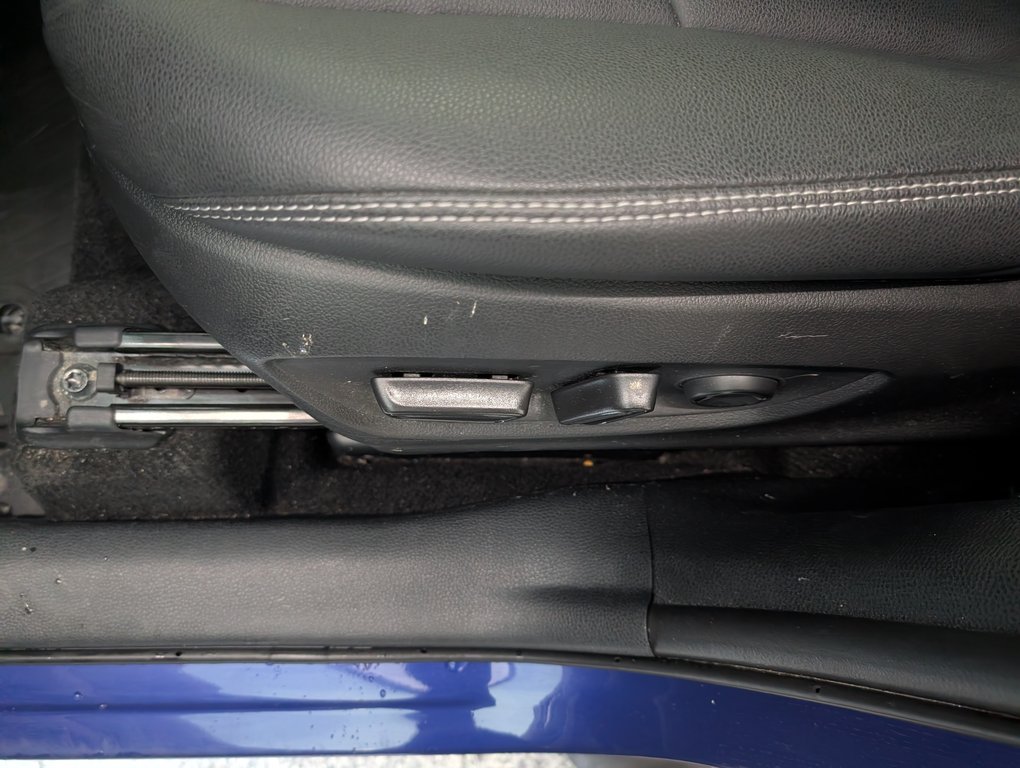 Toyota Corolla Cross XLE AWD, 2022 à Magog, Québec - 13 - w1024h768px