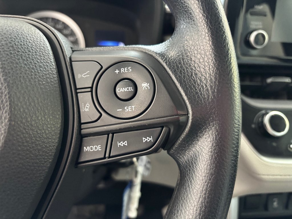 2022 Toyota Corolla Cross L AWD, in Magog, Quebec - 18 - w1024h768px