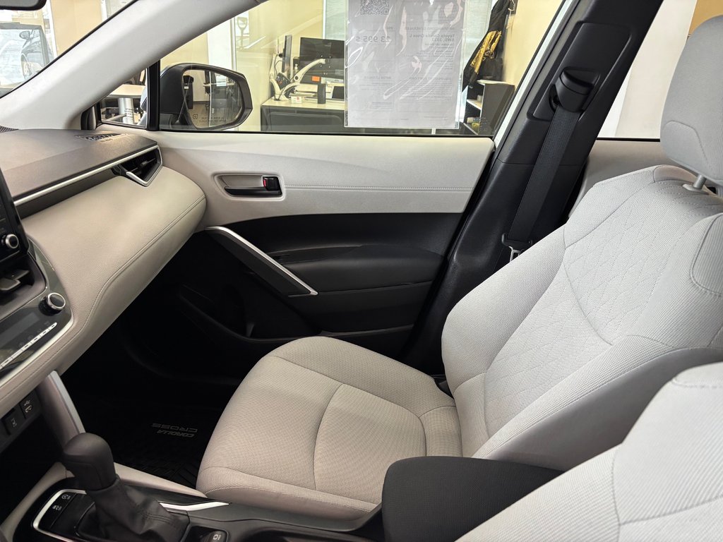 2022 Toyota Corolla Cross L AWD, in Magog, Quebec - 13 - w1024h768px