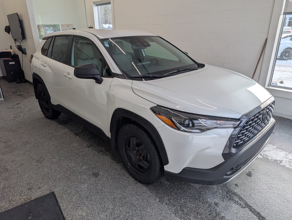 Toyota Corolla Cross L AWD, 2022 à Magog, Québec - 1 - w1024h768px