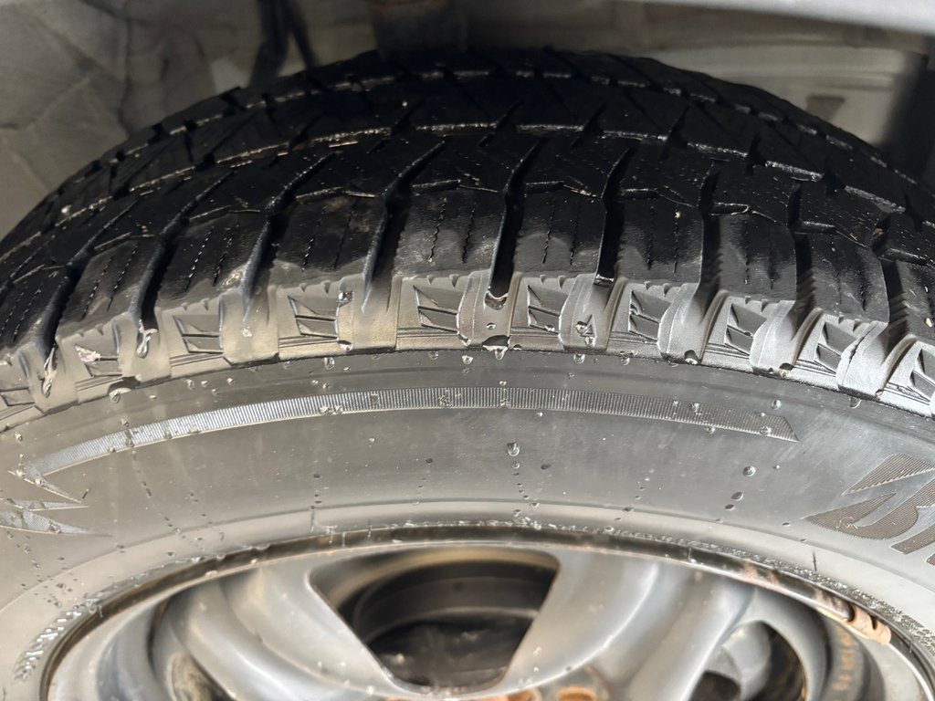 2022 Toyota Corolla Cross L AWD, in Magog, Quebec - 23 - w1024h768px