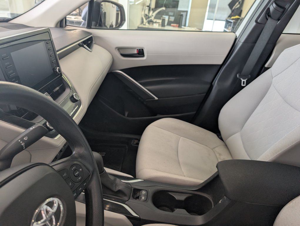 Toyota Corolla Cross L AWD, 2022 à Magog, Québec - 11 - w1024h768px