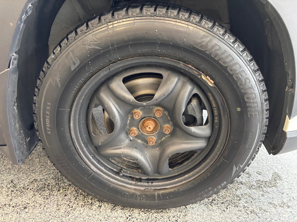 2022 Toyota Corolla Cross L AWD, in Magog, Quebec - 24 - w1024h768px