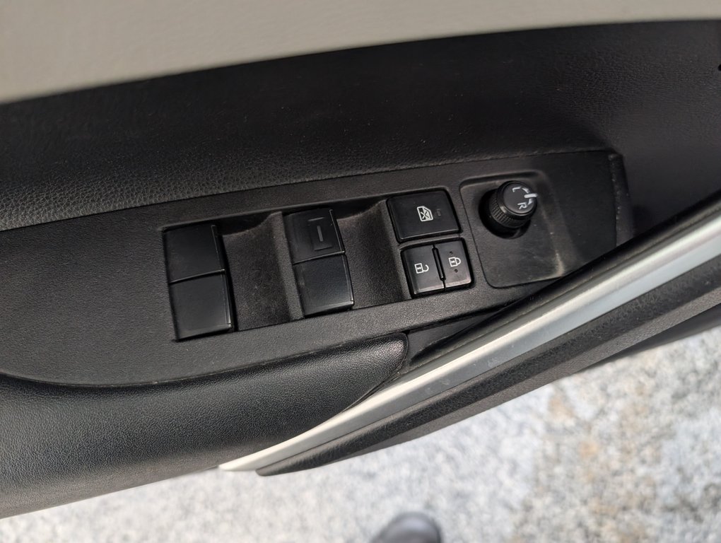 Toyota Corolla Cross L AWD, 2022 à Magog, Québec - 13 - w1024h768px