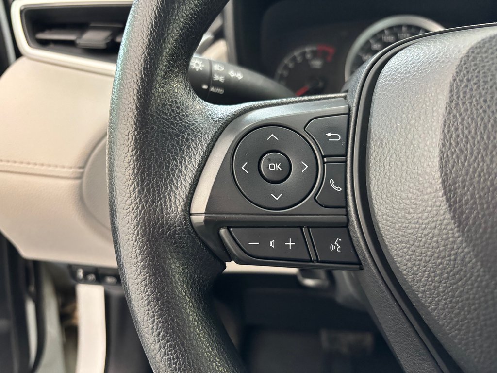 2022 Toyota Corolla Cross L AWD, in Magog, Quebec - 17 - w1024h768px