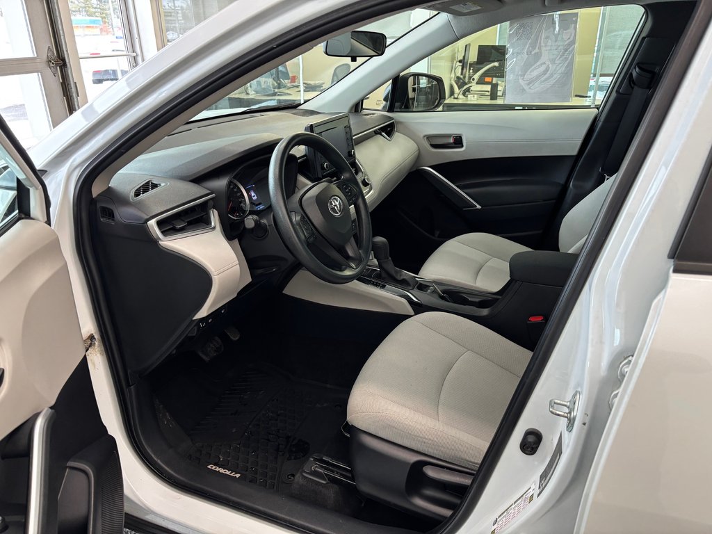 2022 Toyota Corolla Cross L AWD, in Magog, Quebec - 12 - w1024h768px