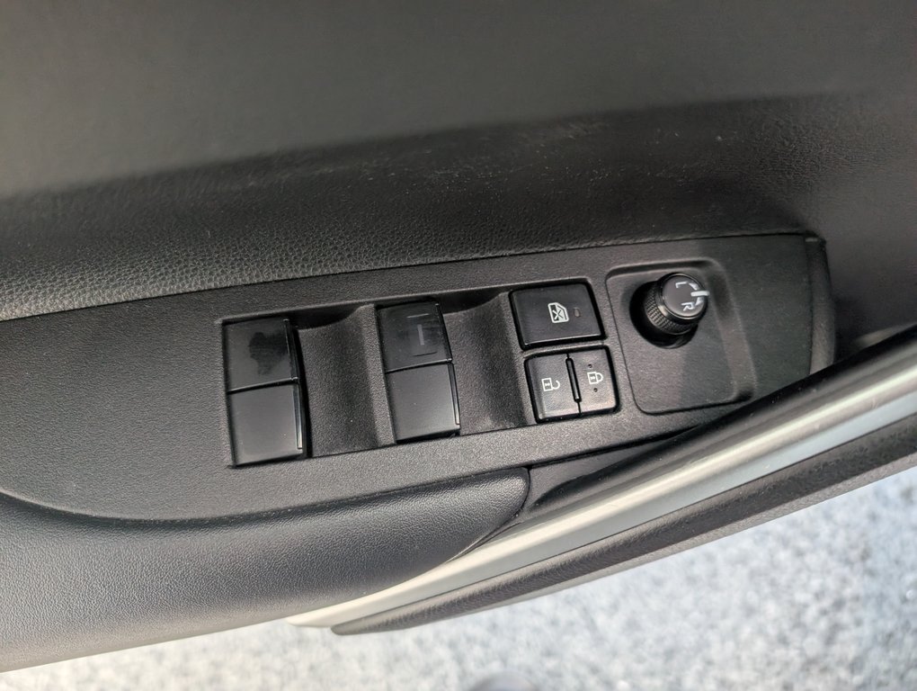 Toyota Corolla Cross LE GROUPE AMELIORER AWD, GARANTIE JUSQU EN 2029, 2022 à Magog, Québec - 10 - w1024h768px