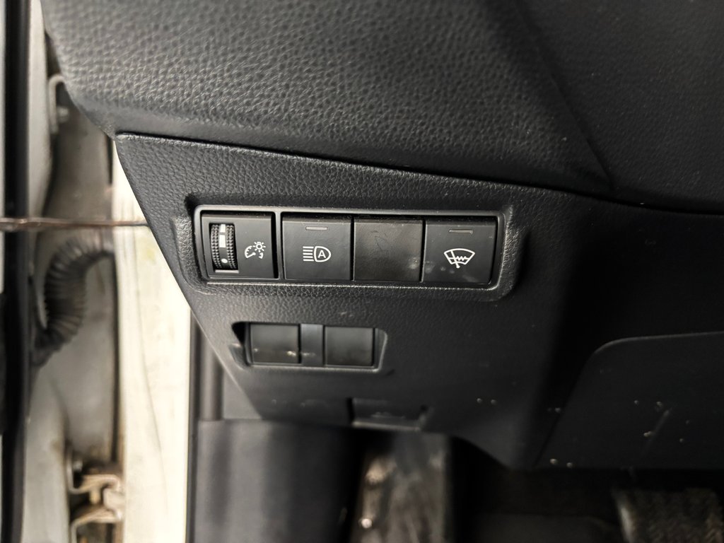 Toyota Corolla Cross LE AWD, 2022 à Magog, Québec - 16 - w1024h768px