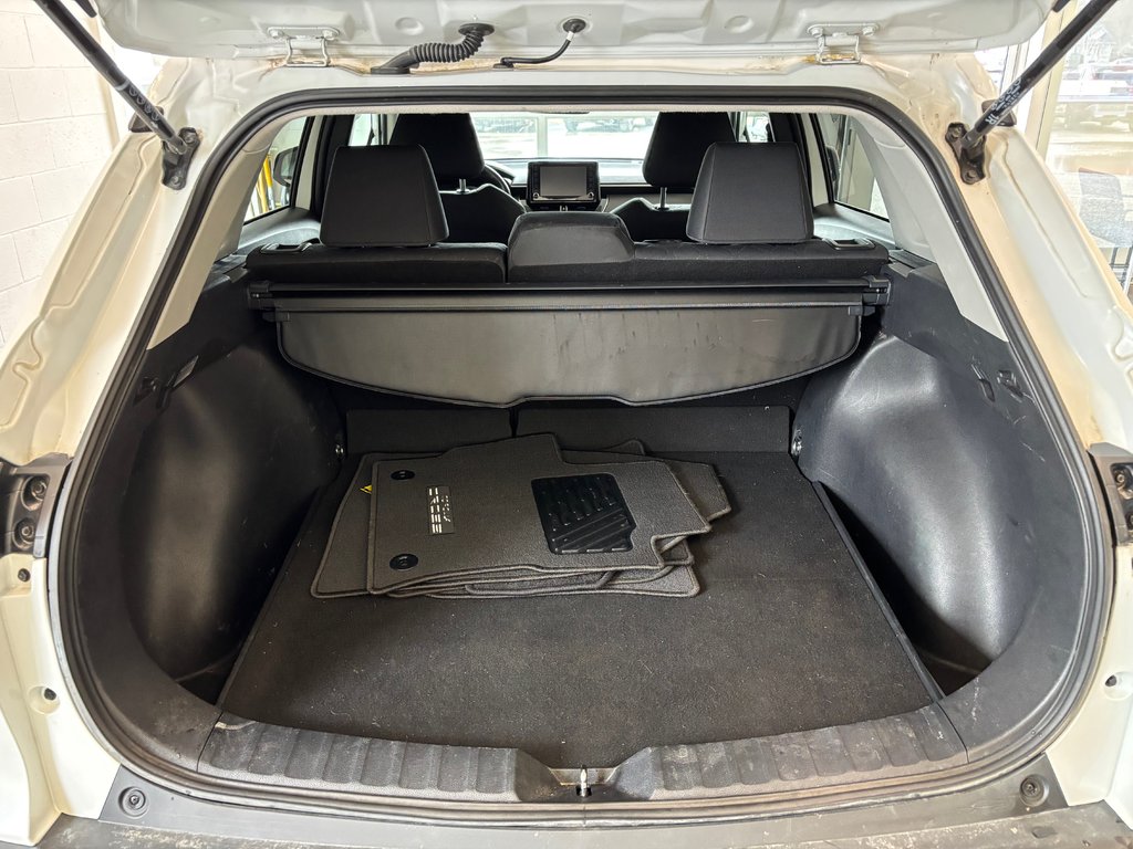 Toyota Corolla Cross LE AWD, 2022 à Magog, Québec - 10 - w1024h768px